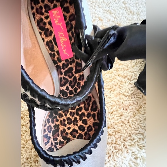 Bestsey Johnson Pumps. Size 8M - Picture 3 of 8